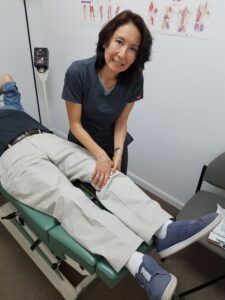 Dr. Meiri adjusts a patient's knee